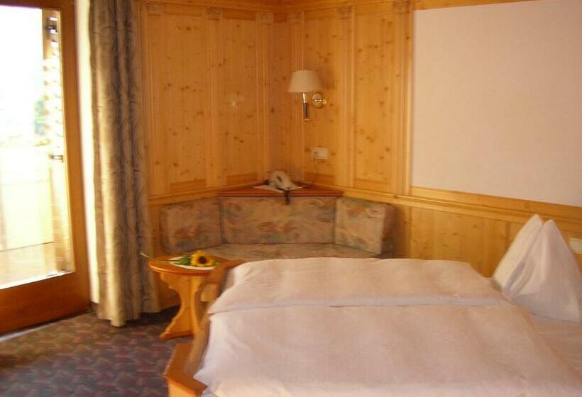 غرفة قياسية مزوَّدة بشُرفة, Burgblick