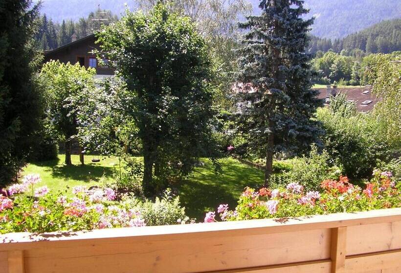 غرفة عائلية, Burgblick