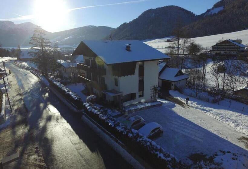 Huoneisto 1 Makuuhuone, Garni Renzler