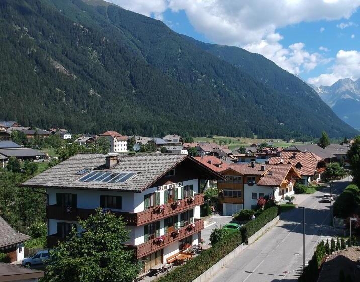 Basic Kolmen Hengen Huone, Garni Renzler