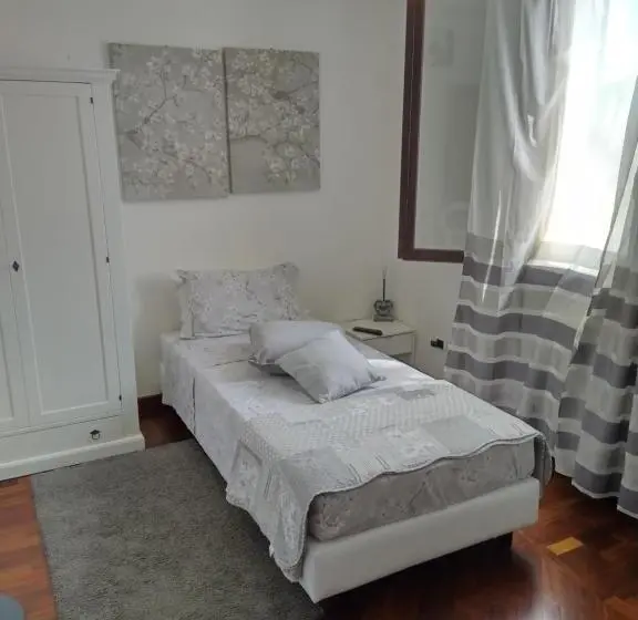 Quarto standart individual, Il Pagio