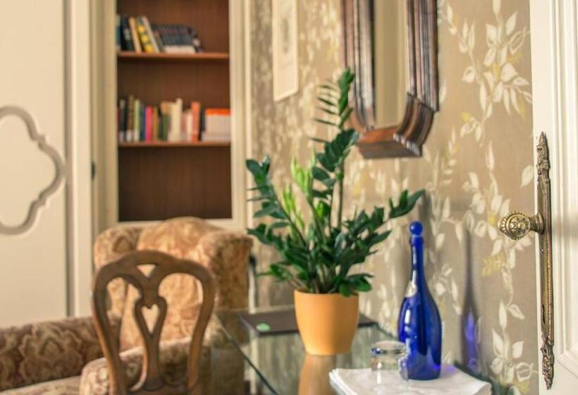 جناح مزود بتراس, Locanda Dei Buoni E Cattivi