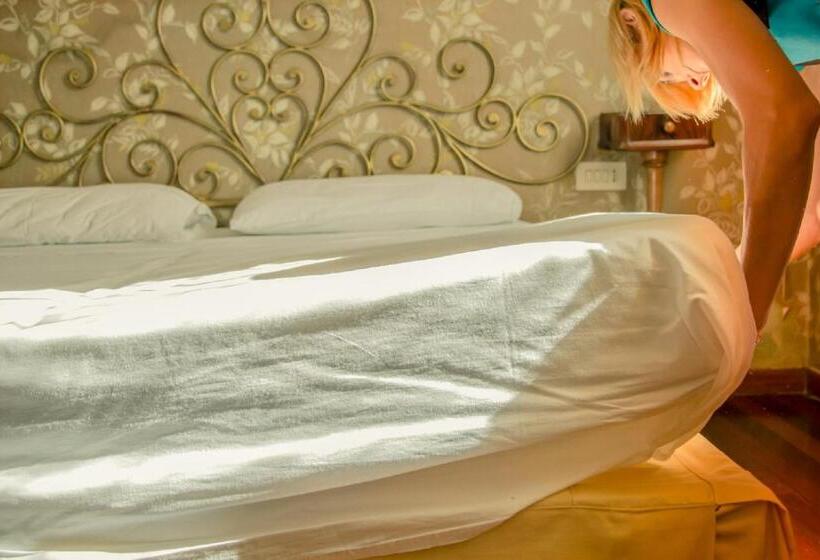 جناح مزود بتراس, Locanda Dei Buoni E Cattivi