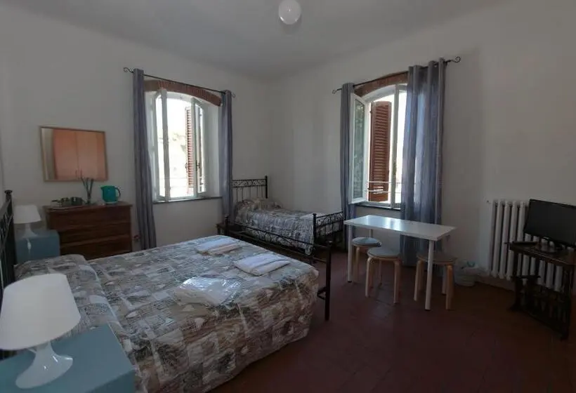 اتاق سه‌نفرۀ استاندارد با سرویس بهداشتی بیرون از اتاق, Magnolia Comfort & Rooms