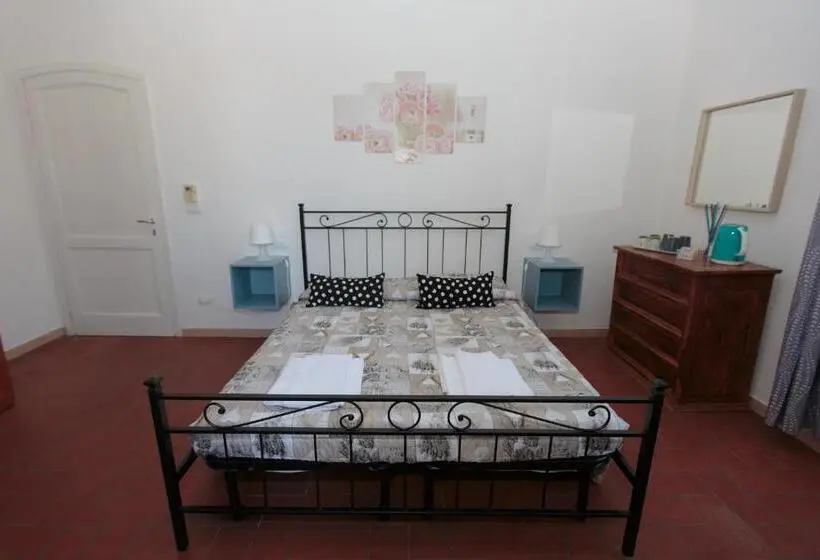 اتاق سه‌نفرۀ استاندارد با سرویس بهداشتی بیرون از اتاق, Magnolia Comfort & Rooms