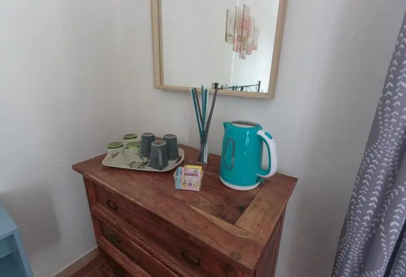 اتاق سه‌نفرۀ استاندارد با سرویس بهداشتی بیرون از اتاق, Magnolia Comfort & Rooms