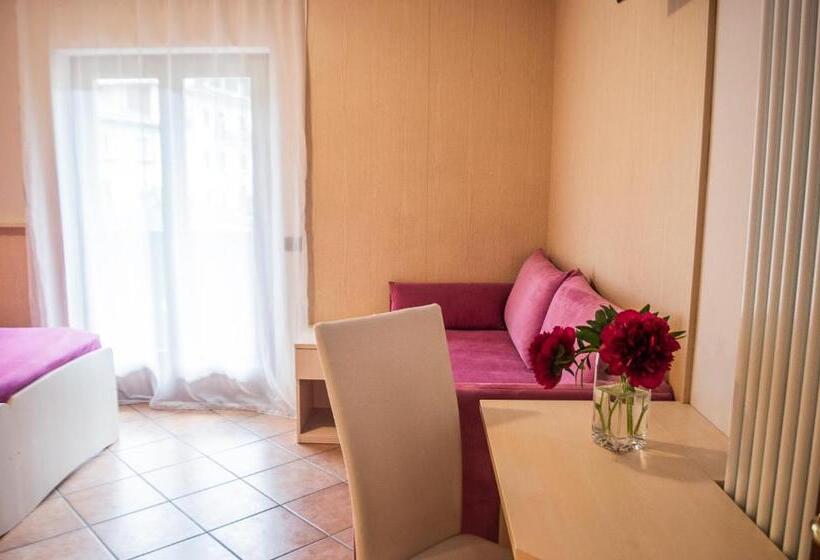 标准间, Villa Lucin