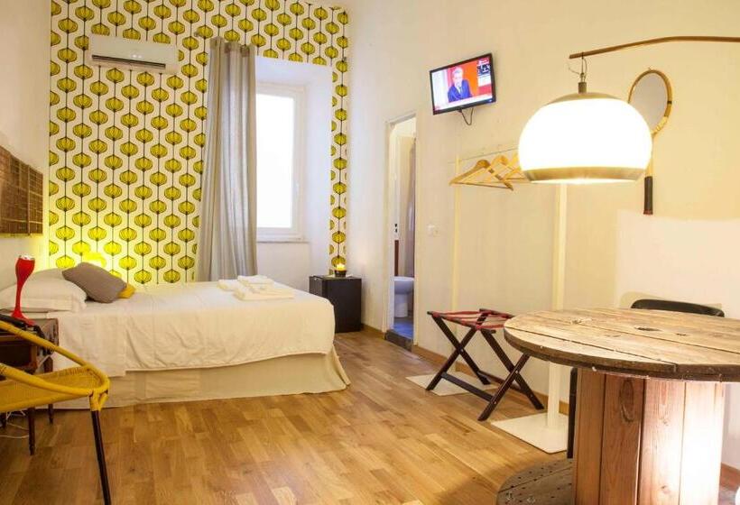 غرفة قياسية ثلاثية, Albergo Delle Spezie