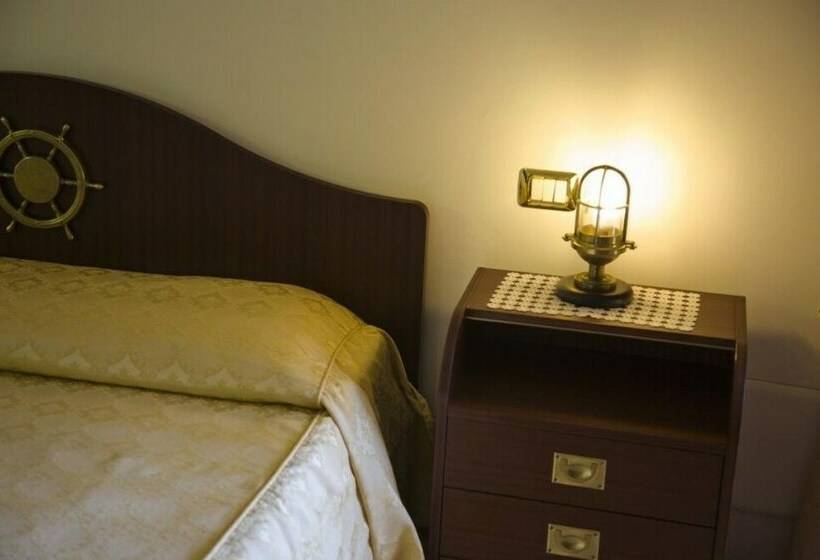 חדר סטנדרט לשלושה, Le Cave