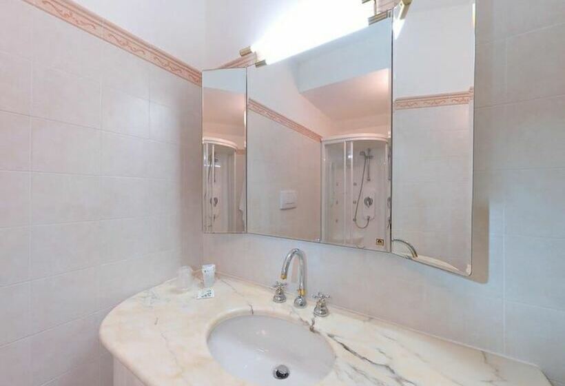 חדר סטנדרט לשלושה, Le Cave