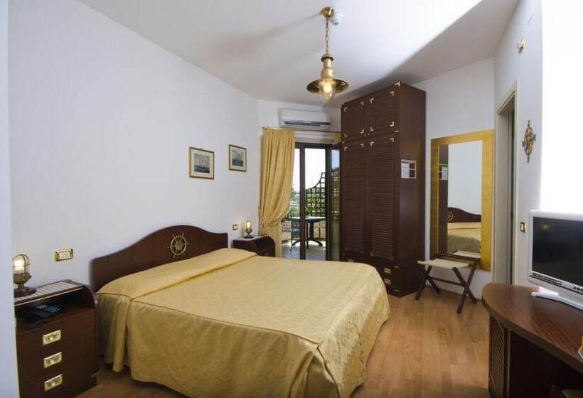 חדר סטנדרט לשלושה, Le Cave