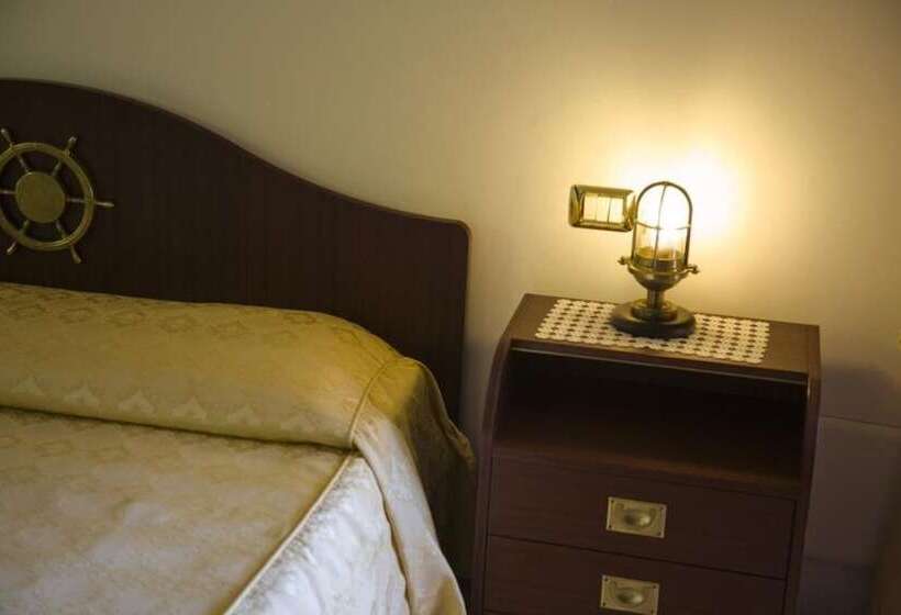 חדר סטנדרט לשלושה, Le Cave