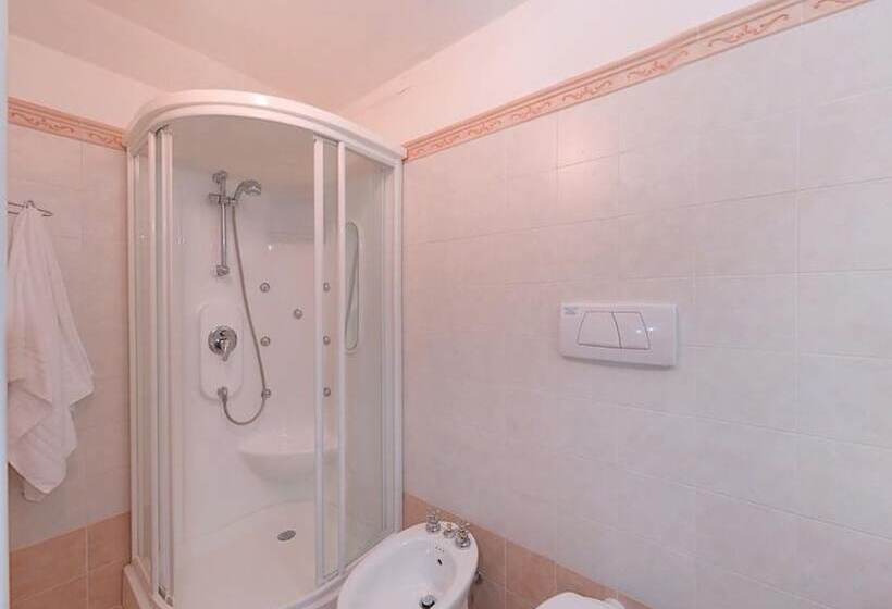 חדר סטנדרט לארבעה, Le Cave