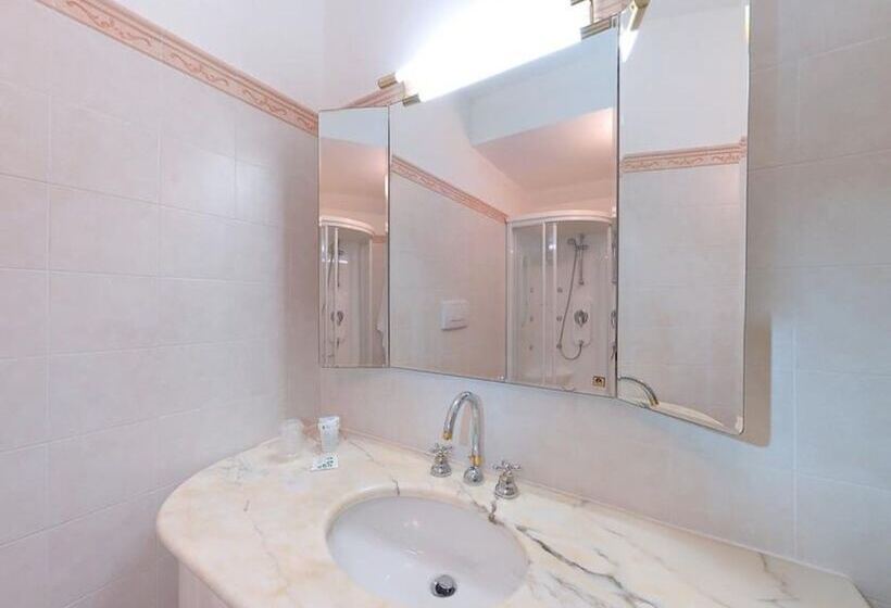 חדר סטנדרט לארבעה, Le Cave