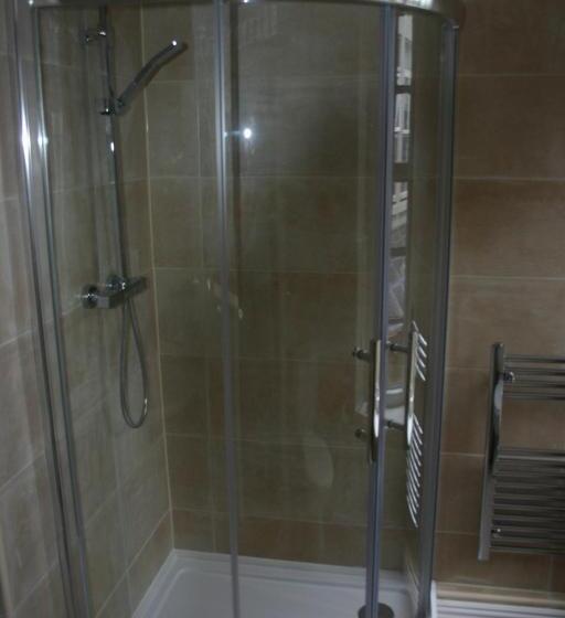 חדר סטנדרט יחיד, Station