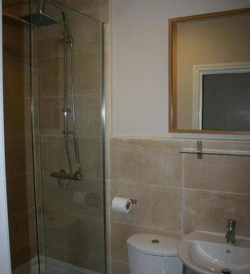 חדר דלוקס, Station