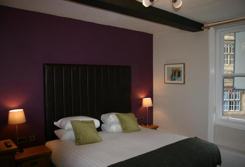 חדר דלוקס, Station