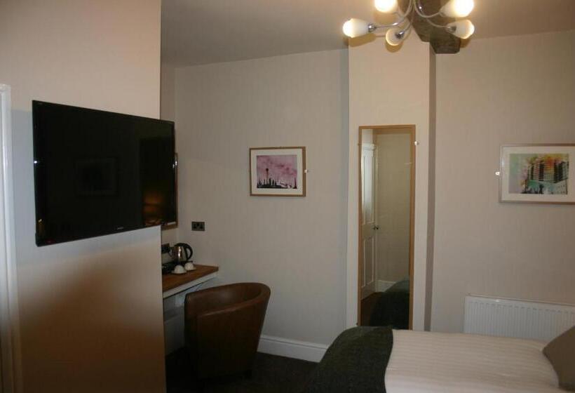 חדר דלוקס, Station