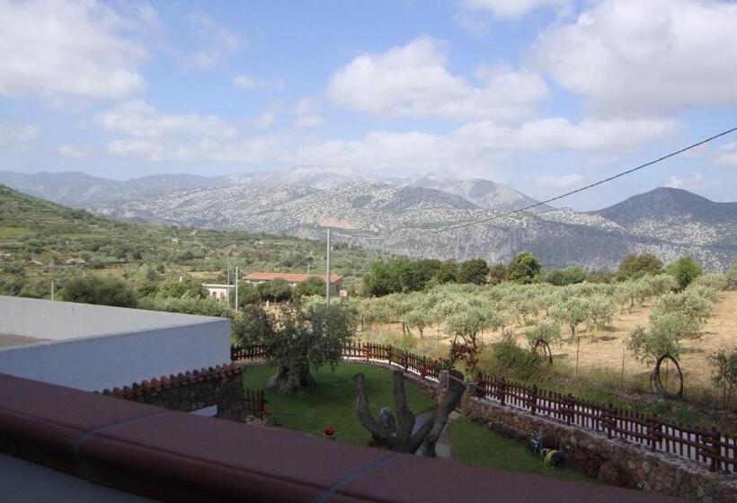 غرفة قياسية مزوَّدة بشُرفة, Turismo Rurale Belvedere Pradonos