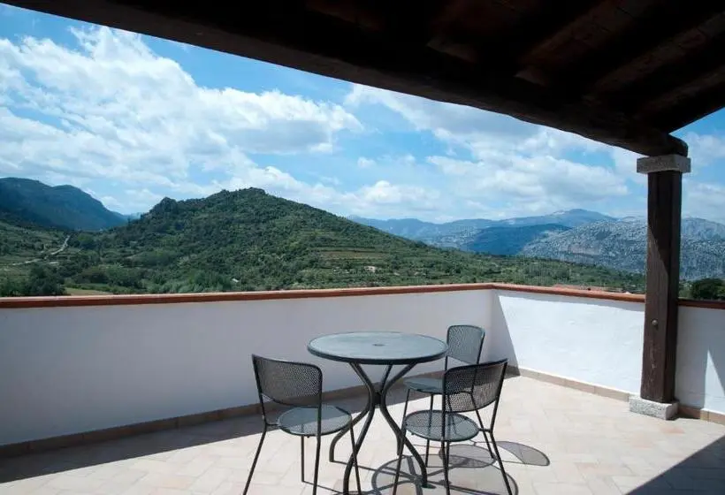 اتاق استاندارد سه نفره, Turismo Rurale Belvedere Pradonos