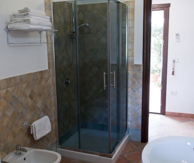 غرفة إقتصادية رباعية, Turismo Rurale Belvedere Pradonos