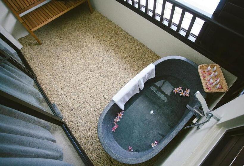 غرفة ديلوكس مطلة على حمام السباحة, Sand & Sandals Desaru Beach Resort & Spa