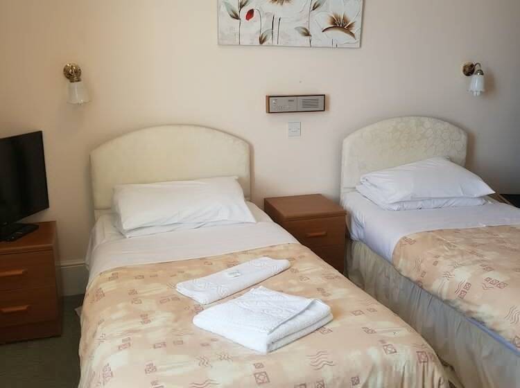 اتاق استاندارد با چشمانداز استخر, Abbey Court