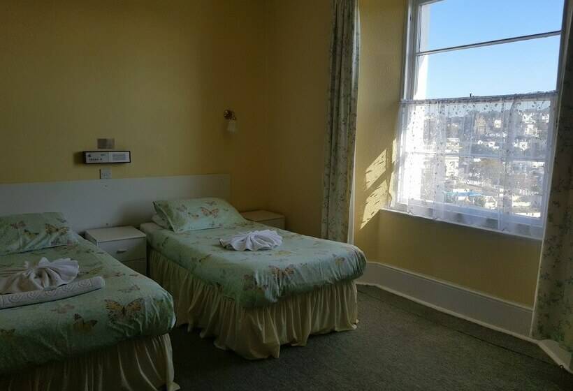 اتاق استاندارد با چشمانداز استخر, Abbey Court