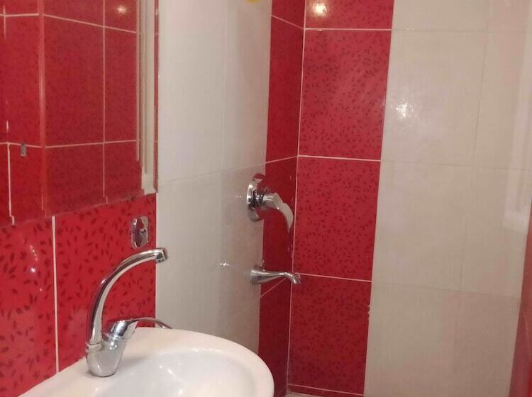 اتاق استاندارد, Invitation