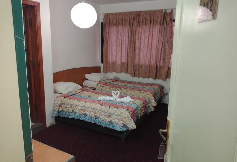 اتاق استاندارد, Invitation