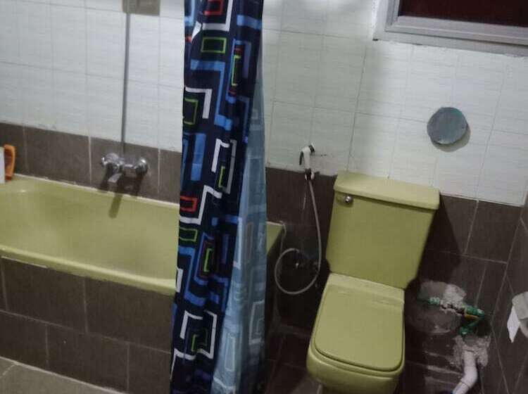 اتاق استاندارد سه نفره, Invitation