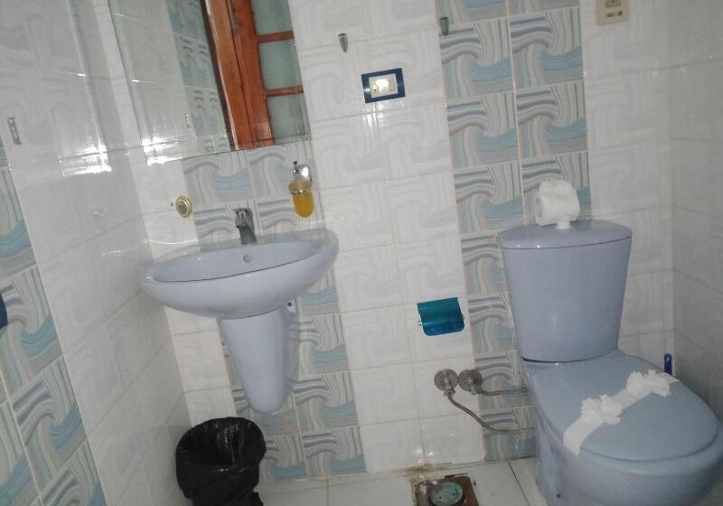 اتاق استاندارد یک نفره, Invitation