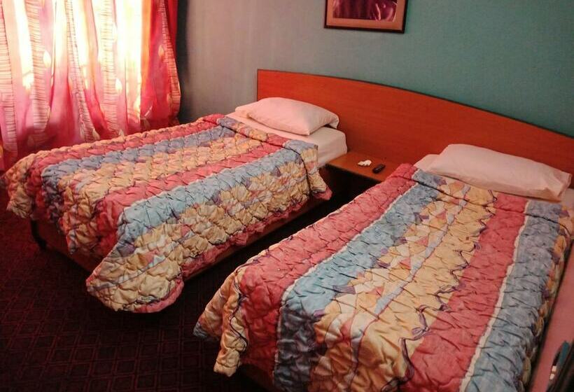 اتاق استاندارد با سرویس بهداشتی مشترک, Invitation