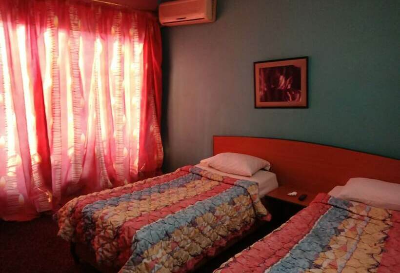 اتاق استاندارد با سرویس بهداشتی مشترک, Invitation