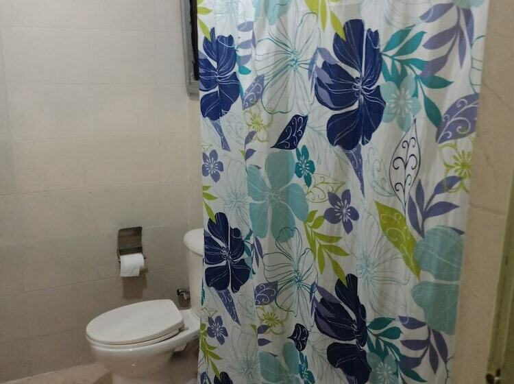 اتاق استاندارد یک تخته با سرویس بهداشتی مشترک, Invitation