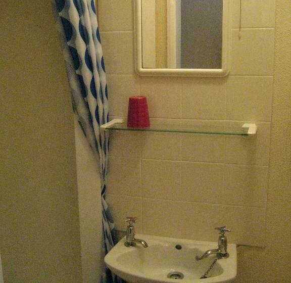 اتاق استاندارد یک نفره, Ashley Court Hotel