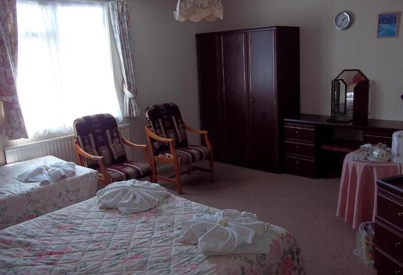 سوییت خانوادگی, Ashley Court Hotel