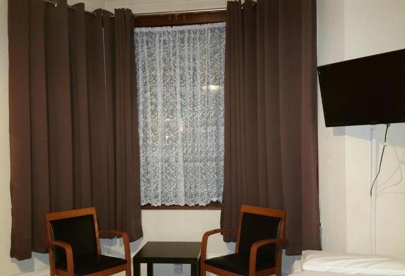 バスルーム共有のトリプルスタンダード, Best Inn