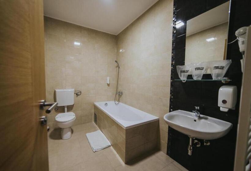 غرفة قياسية ثلاثية, Brcko Gas Doboj