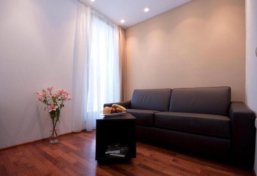 سوییت جونیور, City Boutique