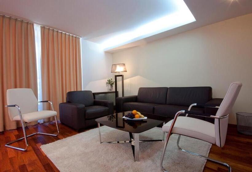 1 Bedroom Penthouse Apartment, City Boutique