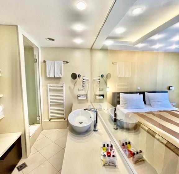 1 Bedroom Penthouse Apartment, City Boutique