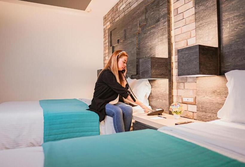 Номер Deluxe, Punto Mx