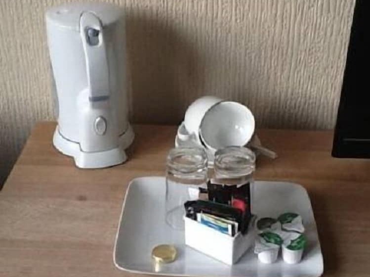 디럭스 룸, The Crown