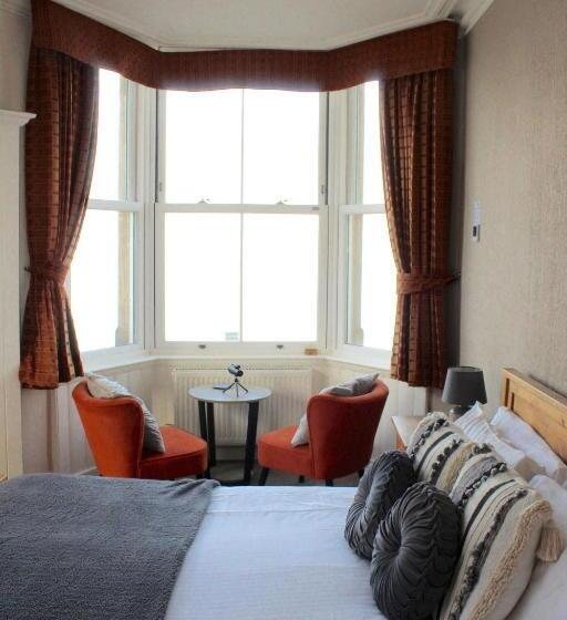 Семейный Номер Вид на Море, The Crown