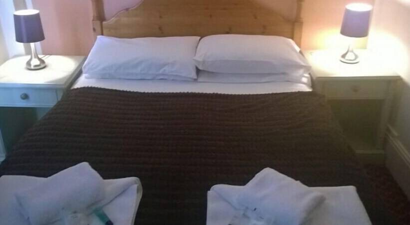 غرفة عائلية, The Royal Oak