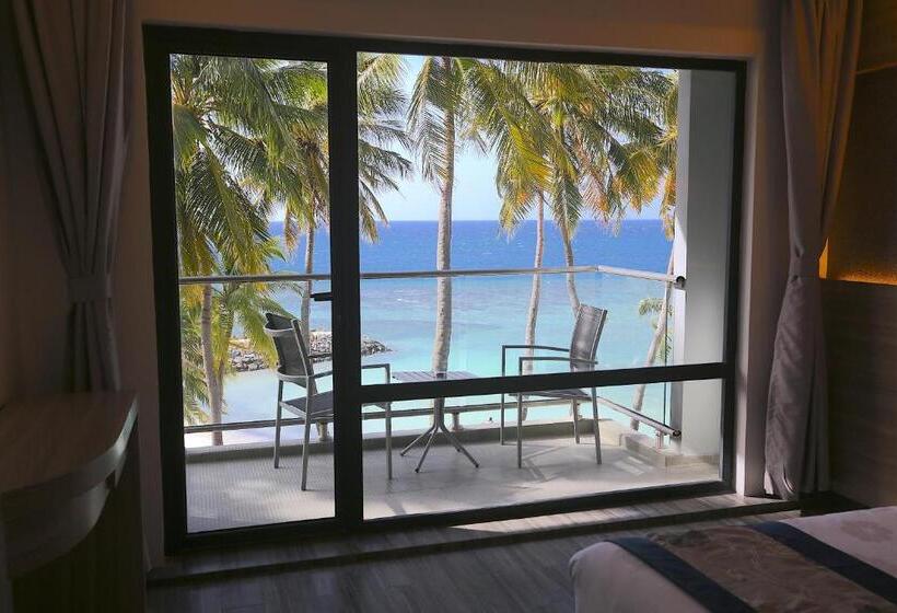 اتاق لوکس با بالکن و چشم‌انداز دریا, Kaani Grand Seaview