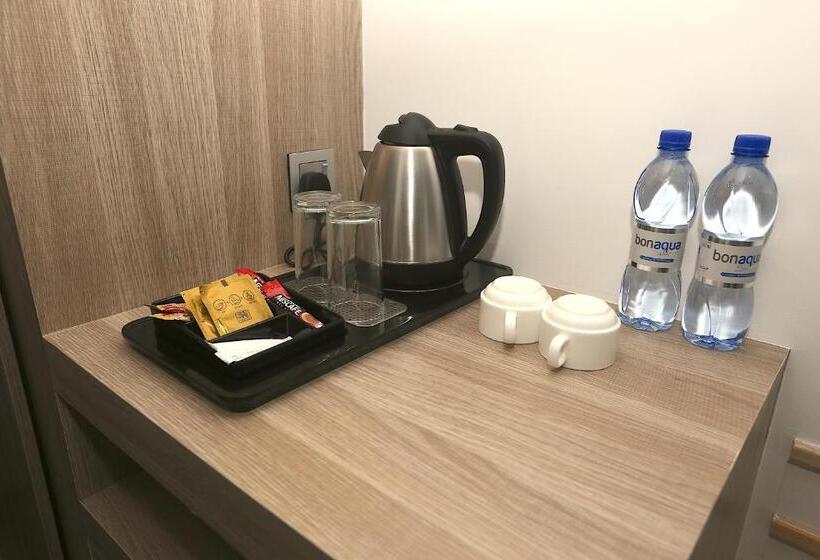 اتاق لوکس با بالکن و چشم‌انداز دریا, Kaani Grand Seaview