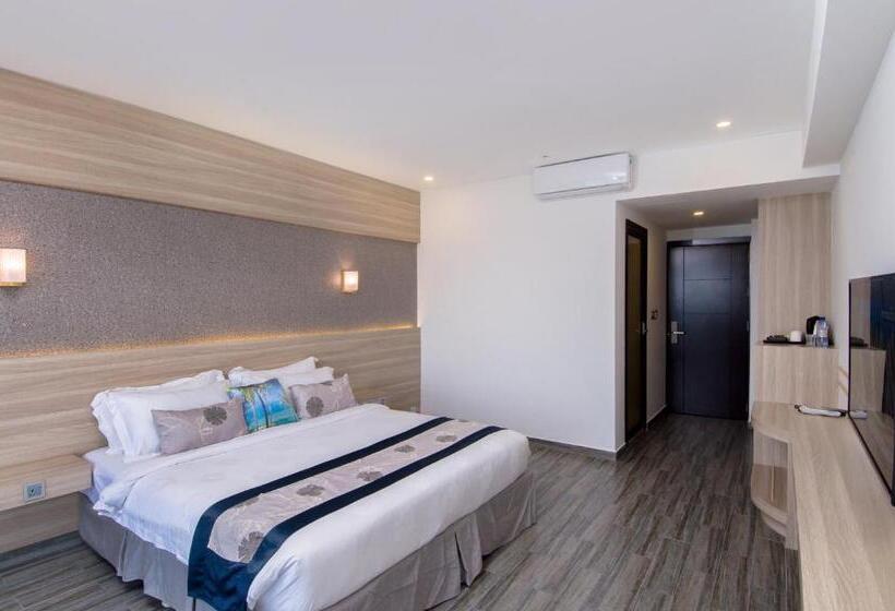 اتاق لوکس با بالکن و چشم‌انداز دریا, Kaani Grand Seaview