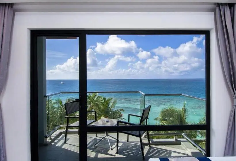 اتاق استاندارد با بالکن و چشمانداز دریا, Kaani Grand Seaview